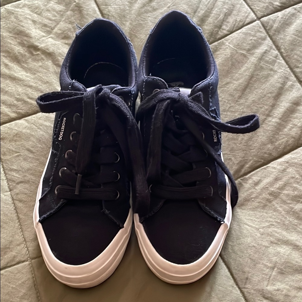 ROCKET DOG black canvas lace sneaker sz 9
